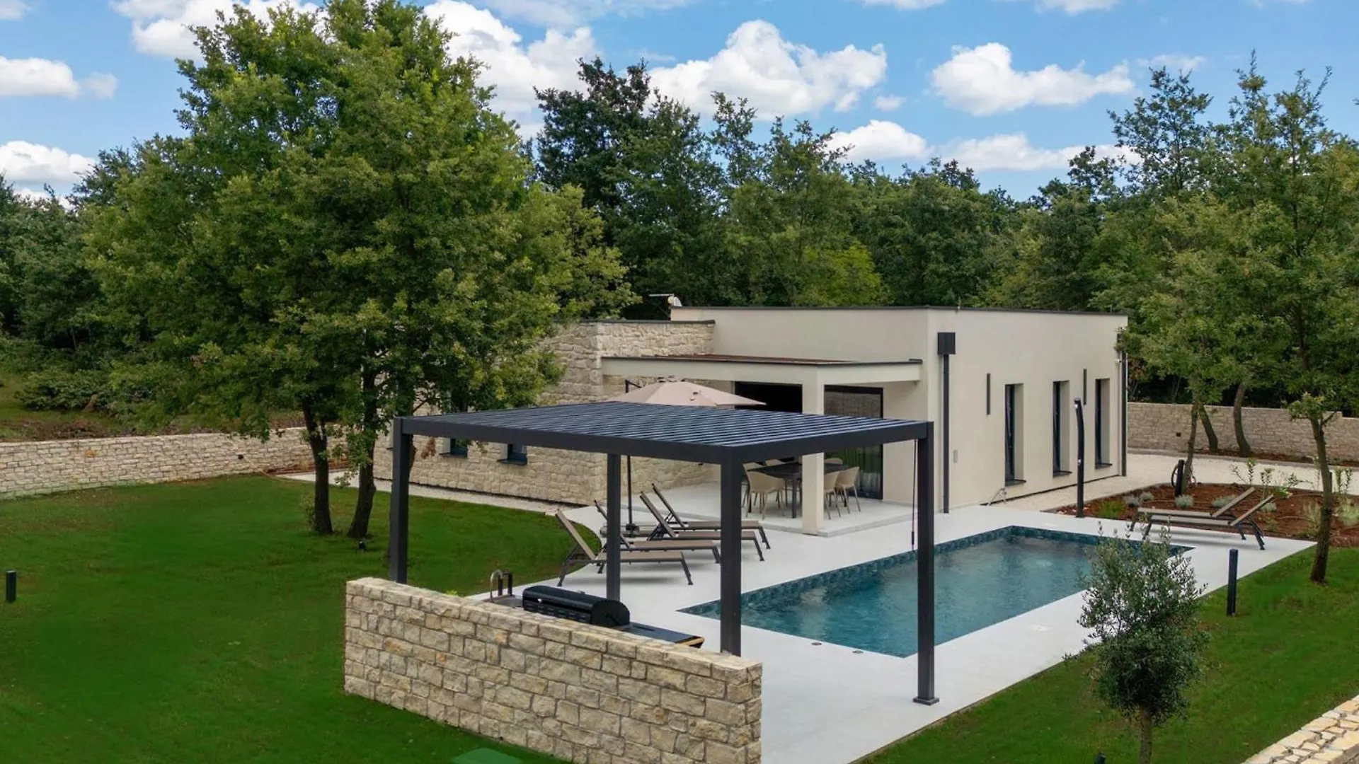 Villa Green Frame Garden East By Interhome Svetvinčenat