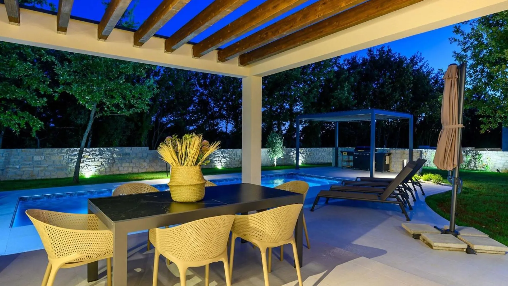 Villa Green Frame Garden East By Interhome Svetvinčenat