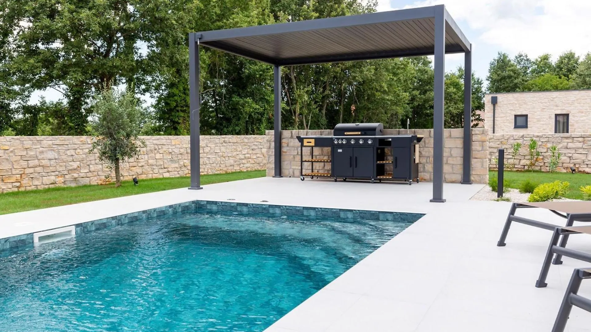 Villa Green Frame Garden East By Interhome Svetvinčenat